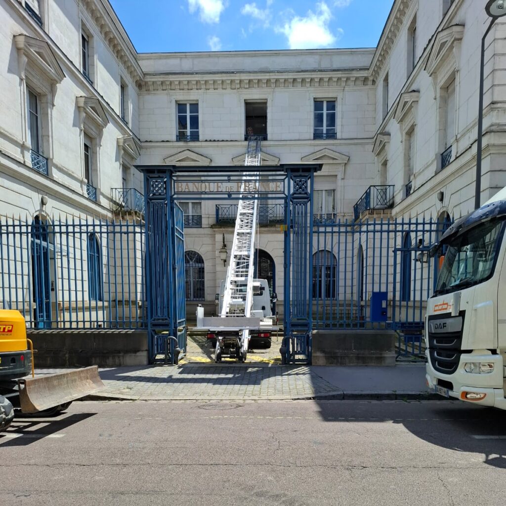 Installation de monte-meubles par Raggini